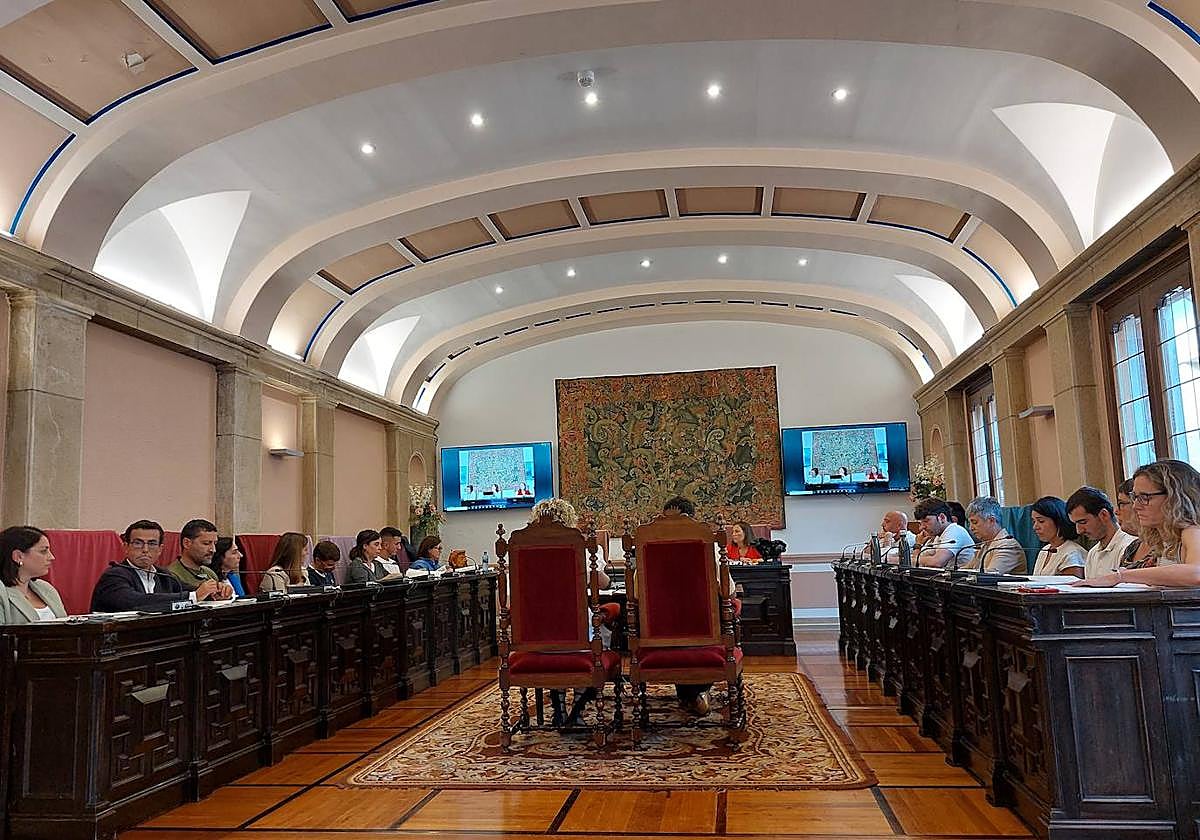 Los concejales, en una imagen del pleno de ayer en el Ayuntamiento.