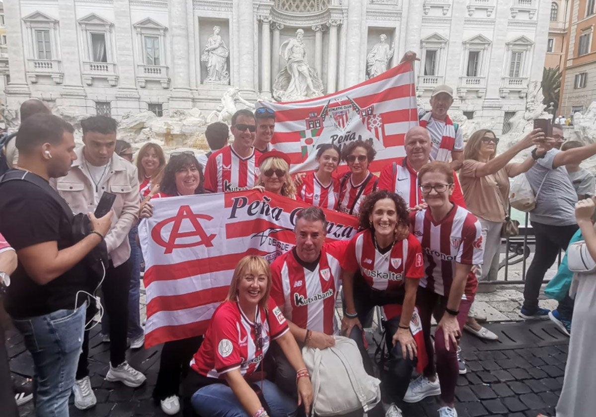 La afición del Athletic tiñe Roma de rojiblanco