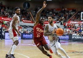El Baskonia saca adelante un triunfo necesario en Murcia