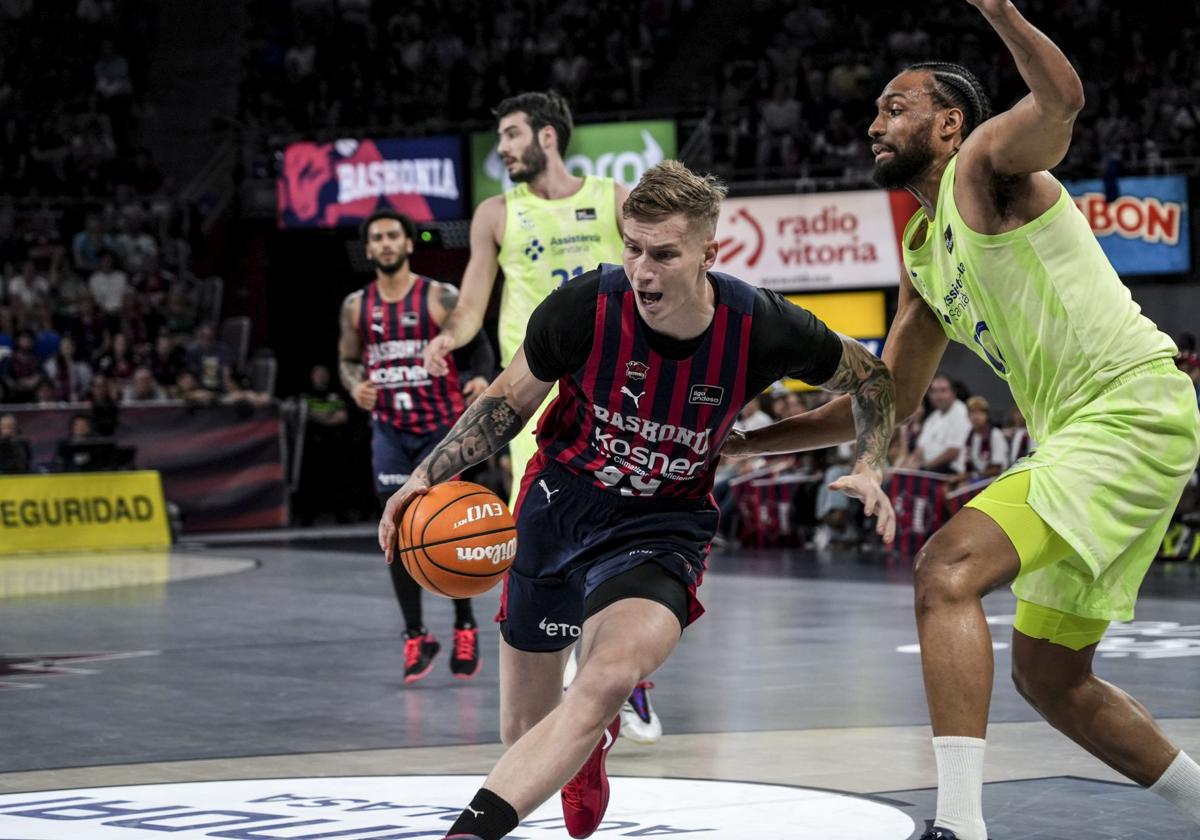 El Baskonia funde al Barça y se acerca al play off