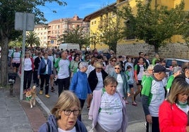 La marcha contra el cáncer ha inundado las calles de Amurrio esta mañana.