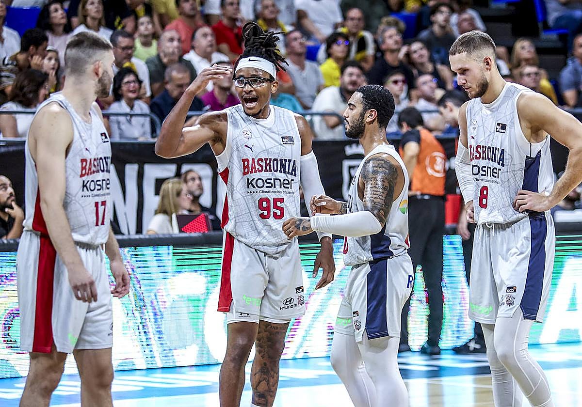 Nikos Rogkavopoulos, Chima Moneke, Markus Howard y Tadas Sedekerkis en el encuentro de ayer ante La Laguna Tenerife.