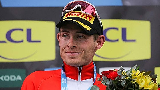 Un corredor del Mundial de ciclismo se lesiona en el desayuno