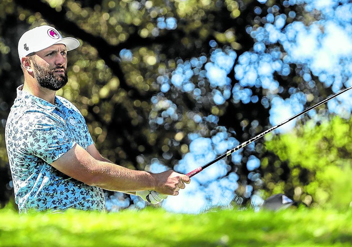 Jon Rahm ejecuta un golpe en la tercera vuelta del Open de España, en el que se ha colocado segundo.