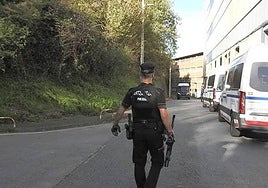 Imagen del operativo de la Ertzaintza en busca del ladrón de la pistola.