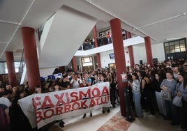 Imagen de la concentración de este lunes en la UPV.