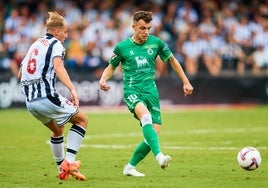 Iñigo Vicente en el partido del Racing en Castellón.