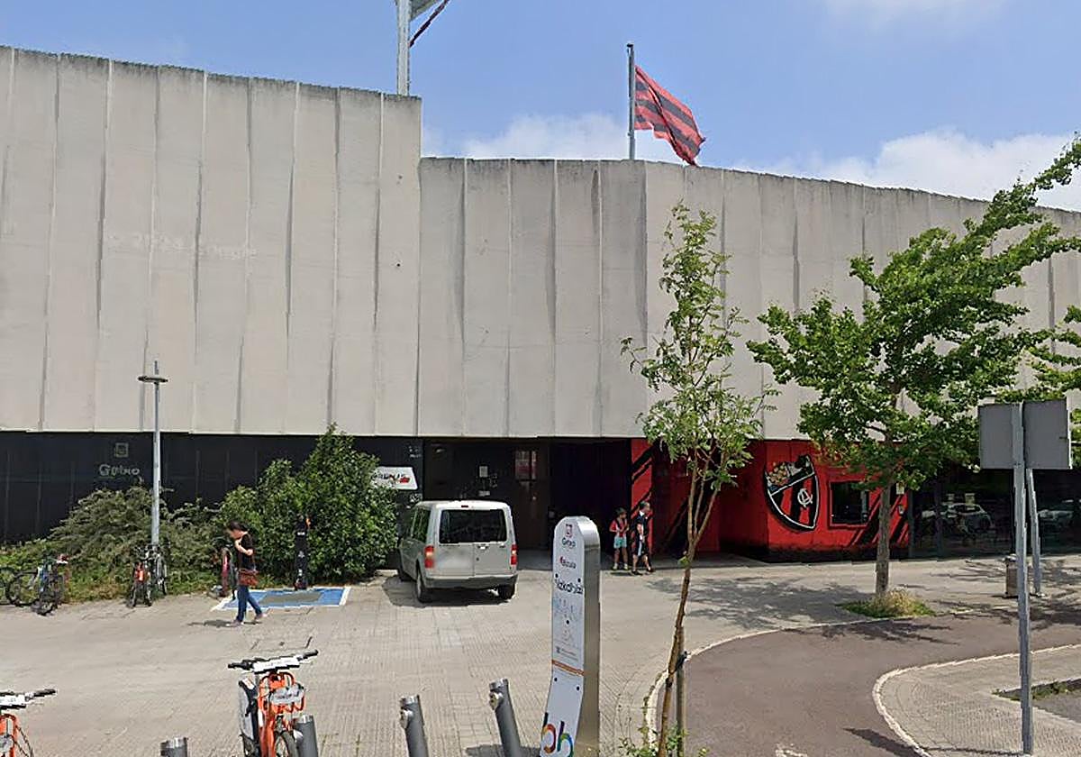 Roban móviles, carteras y mochilas a un equipo cadete en un vestuario en Getxo