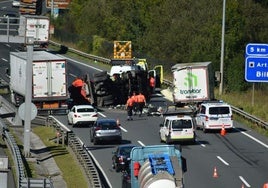 Un herido tras el accidente entre dos camiones en el Txorierri