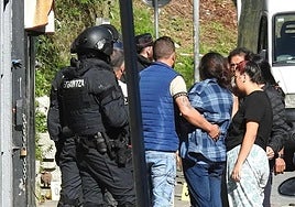 El juez envía a prisión por asesinato a cinco de los detenidos por el tiroteo de Burtzeña