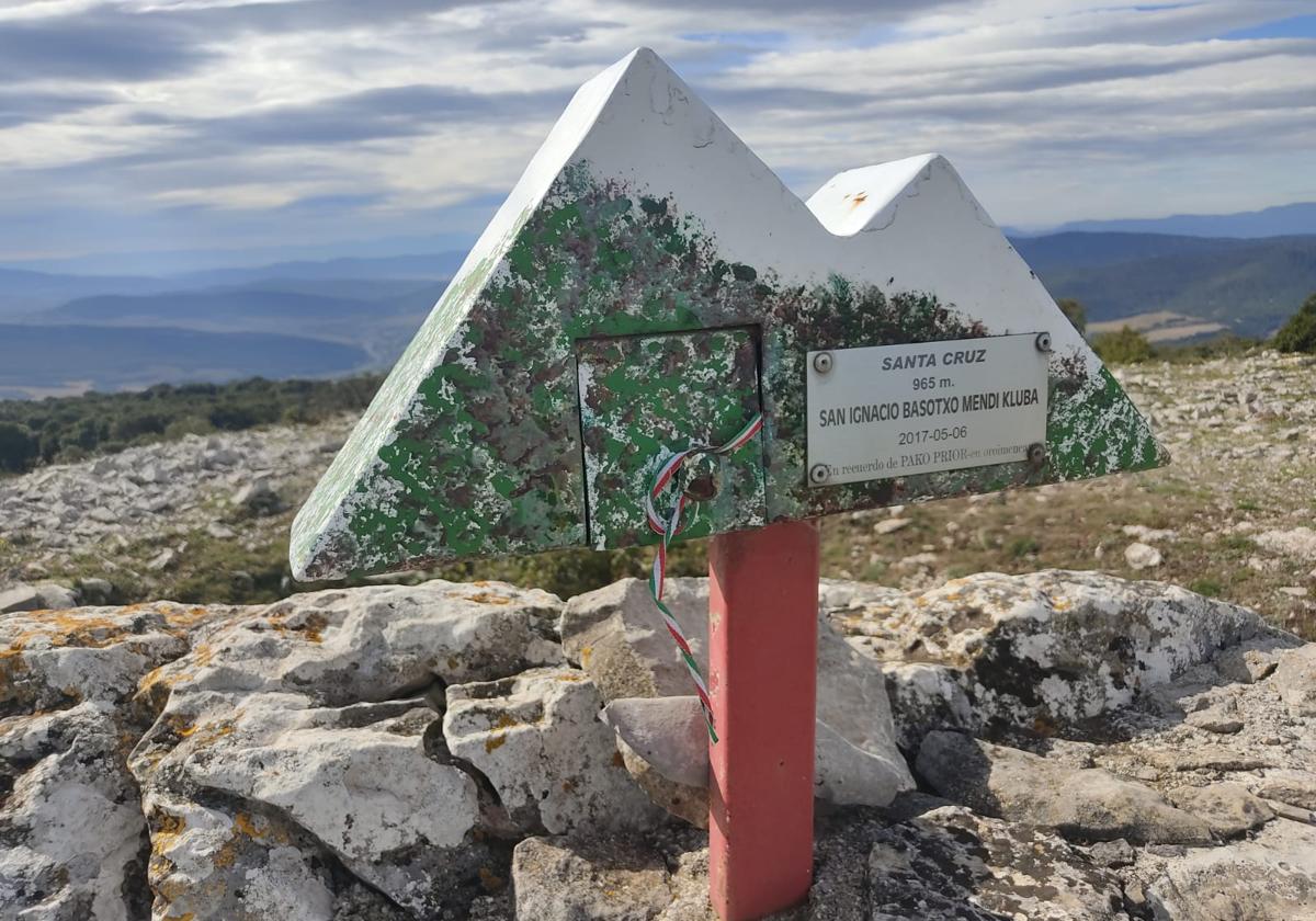 El eguzkilore que homenajeaba a Pako Prior ha sido arrancado del buzón.