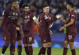 Matheus Nunes (primero de la foto por la derecha) celebra junto a sus compañeros un gol ayer en el partido de su equipo en Champions.