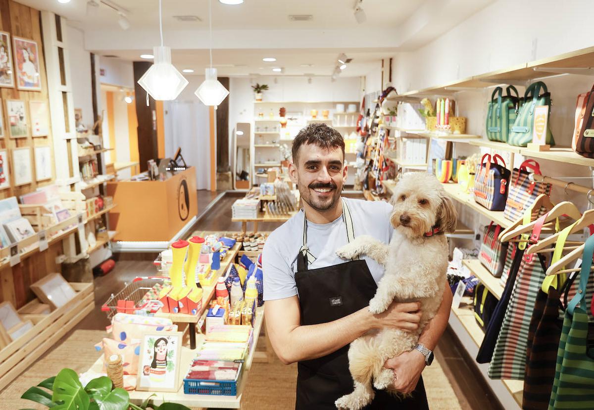 &#039;Cabecita de ajo&#039;, la nueva tienda de Ander en Bilbao que no vende ajos, pero sí objetos de diseño insólitos