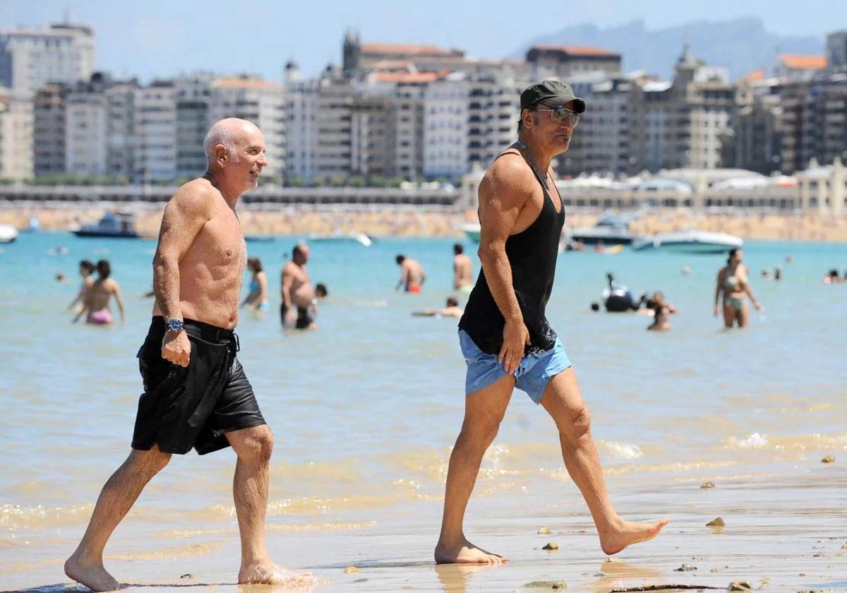 Bruce Springsteen en la playa de Ondarreta durante su estancia en Donostia en 2009.