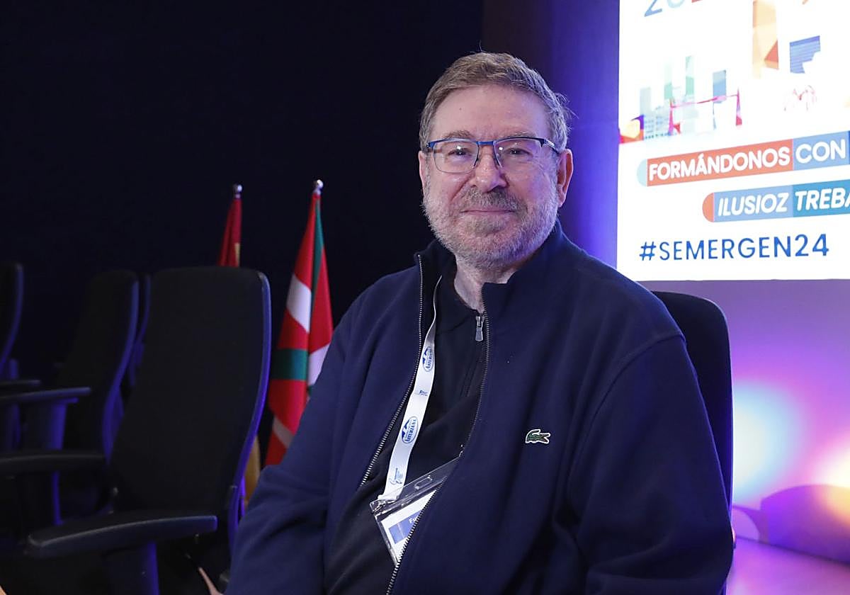 El neurocientífico Juan Pueyo momentos antes de dar comienzo a la conferencia inaugural del congreso de la sociedad de médicos de familia Semergen en Bilbao.