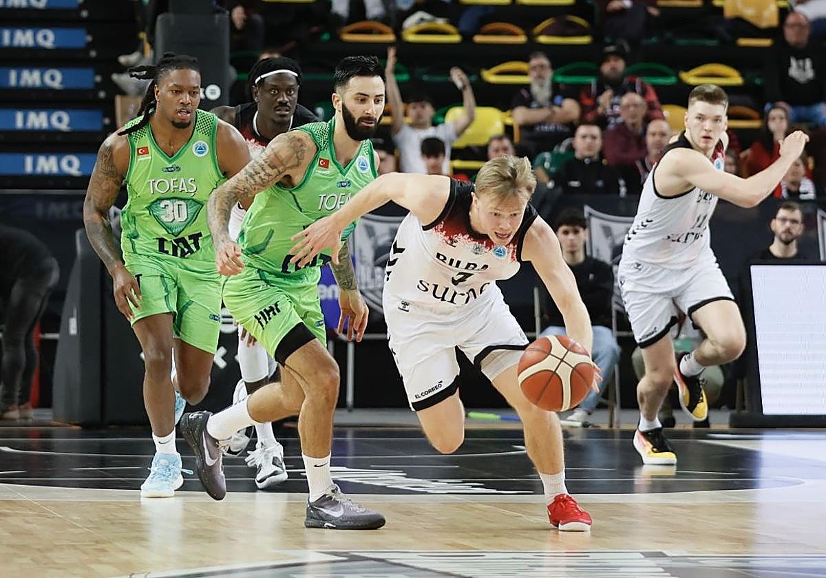 Los hombres de negro abrieron la eliminatoria contra los turcos en Miribilla.