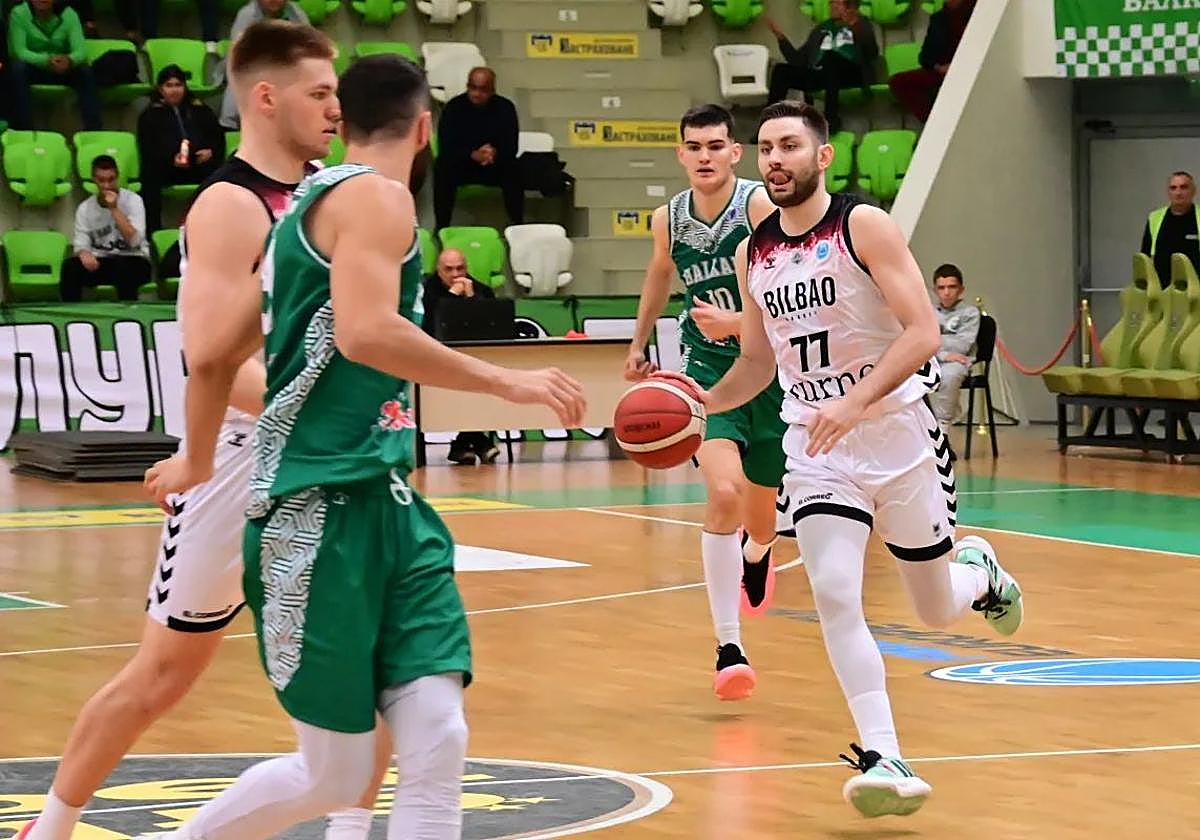 Los hombres de negro cumplieron el trámite en Bulgaria.