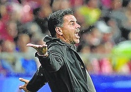 Míchel gesticula en el partido de Champions ante el Feyenoord.