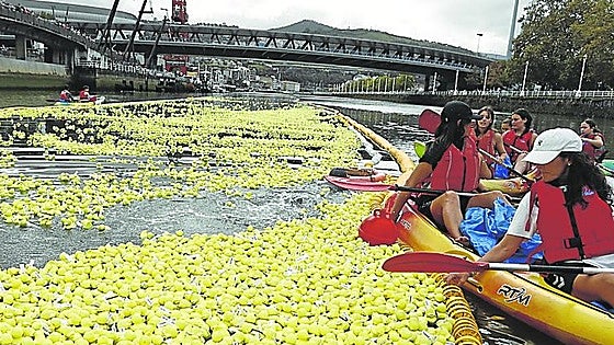 20.000 patos surcan la ría de Bilbao
