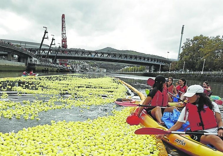 20.000 patos surcan la ría de Bilbao