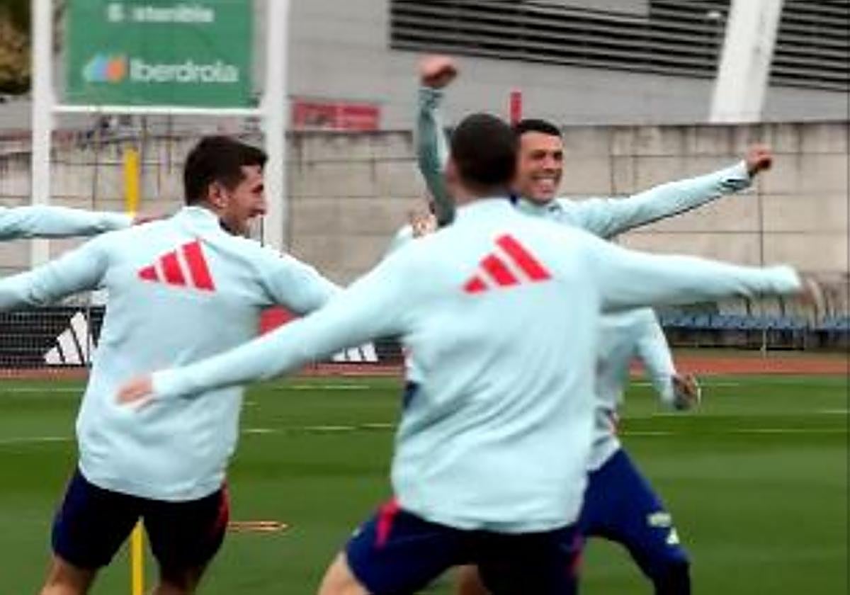 Vivian desata la locura en el entrenamiento de La Roja