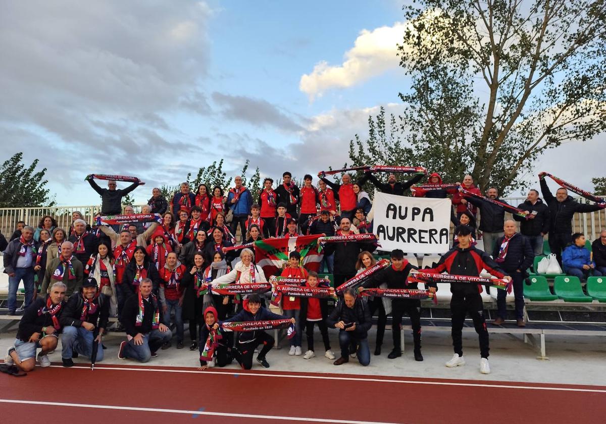 Un centenar de aficionados acompañó al Aurrera a tierras palentinas.