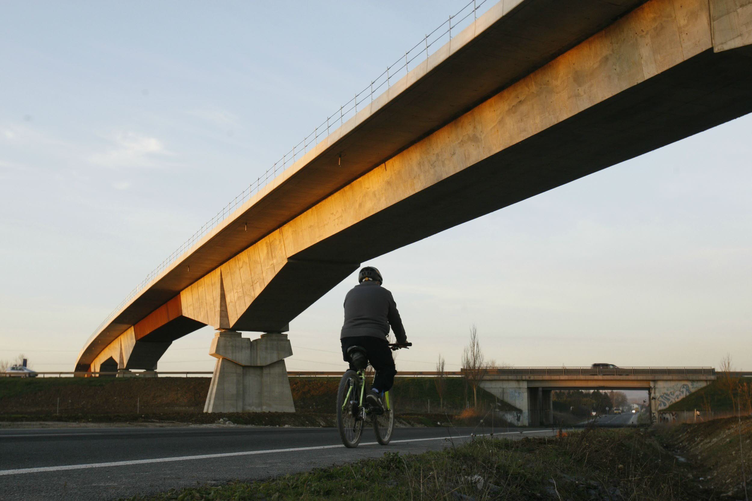 Viaducto del TAV a la altura del municipio alavés de Durana.