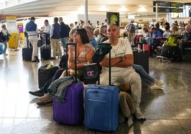 Cientos de pasajeros afectados en el aeropuerto de Loiu por las cancelaciones.