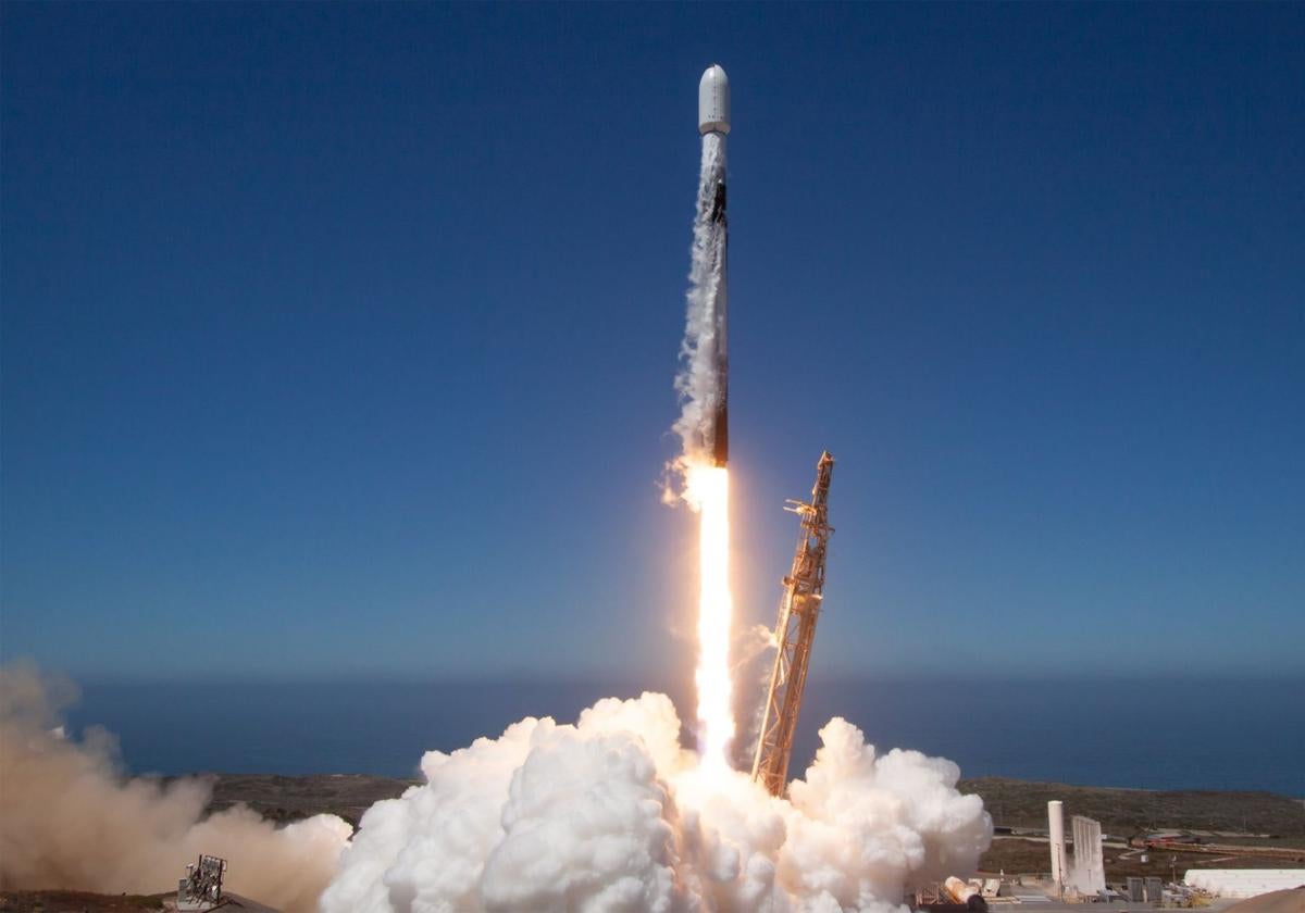 El cohete Falcon 9 llevó en agosto el primer satélite alavés al espacio