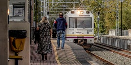 Evacuados los pasajeros del tren Bilbao-Santander tras permanecer dos horas atrapados dentro