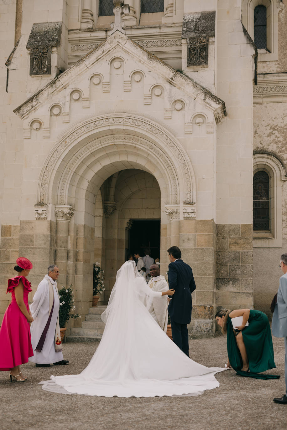 Cecilia, la novia que viajó cuatro veces desde México para hacerse en Bilbao su vestido soñado