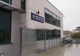 Fachada principal de la comisaría de la calle José Erbina, inaugurada en enero.