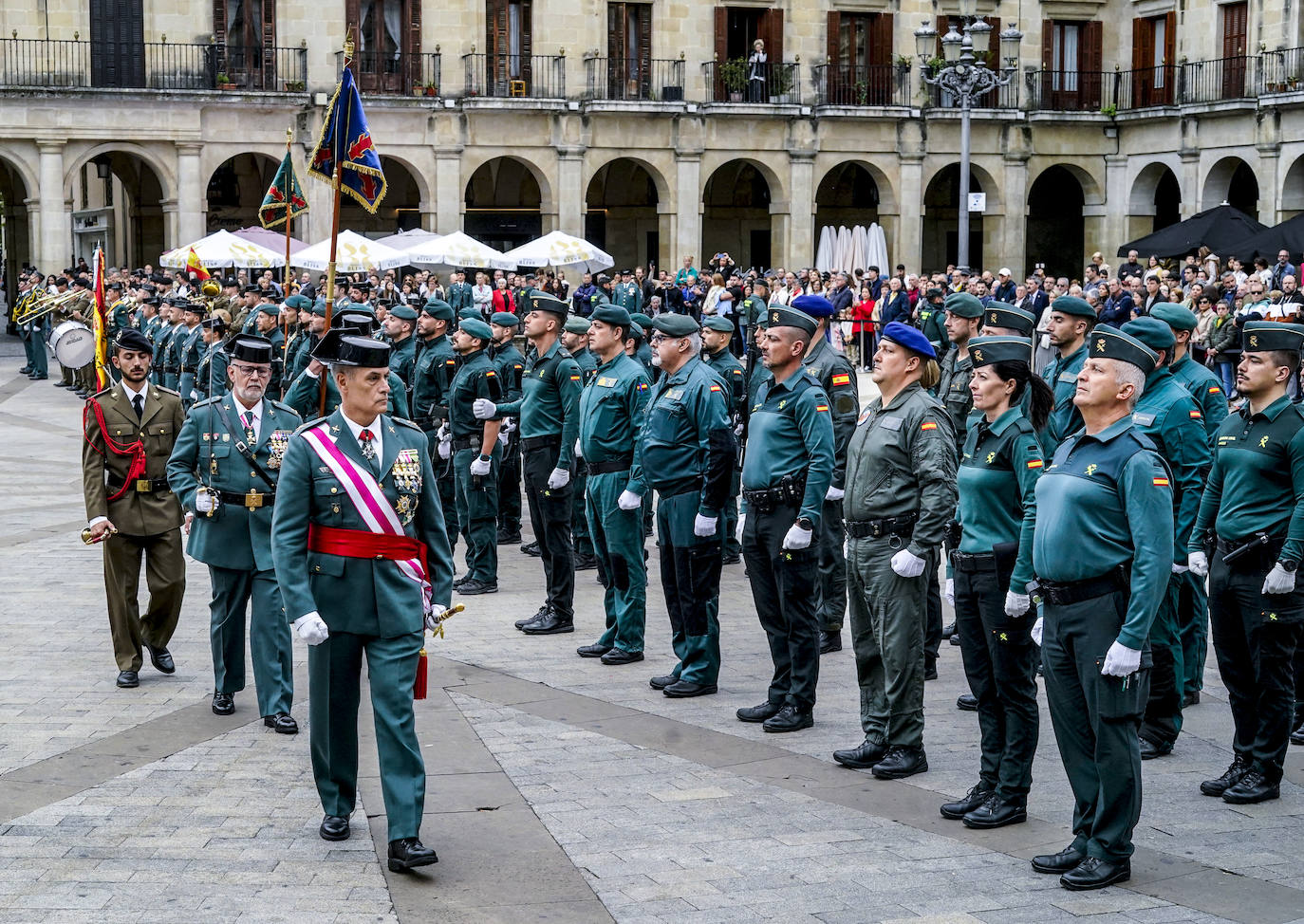 La Guardia Civil celebra el 12 de Octubre en el centro de Vitoria
