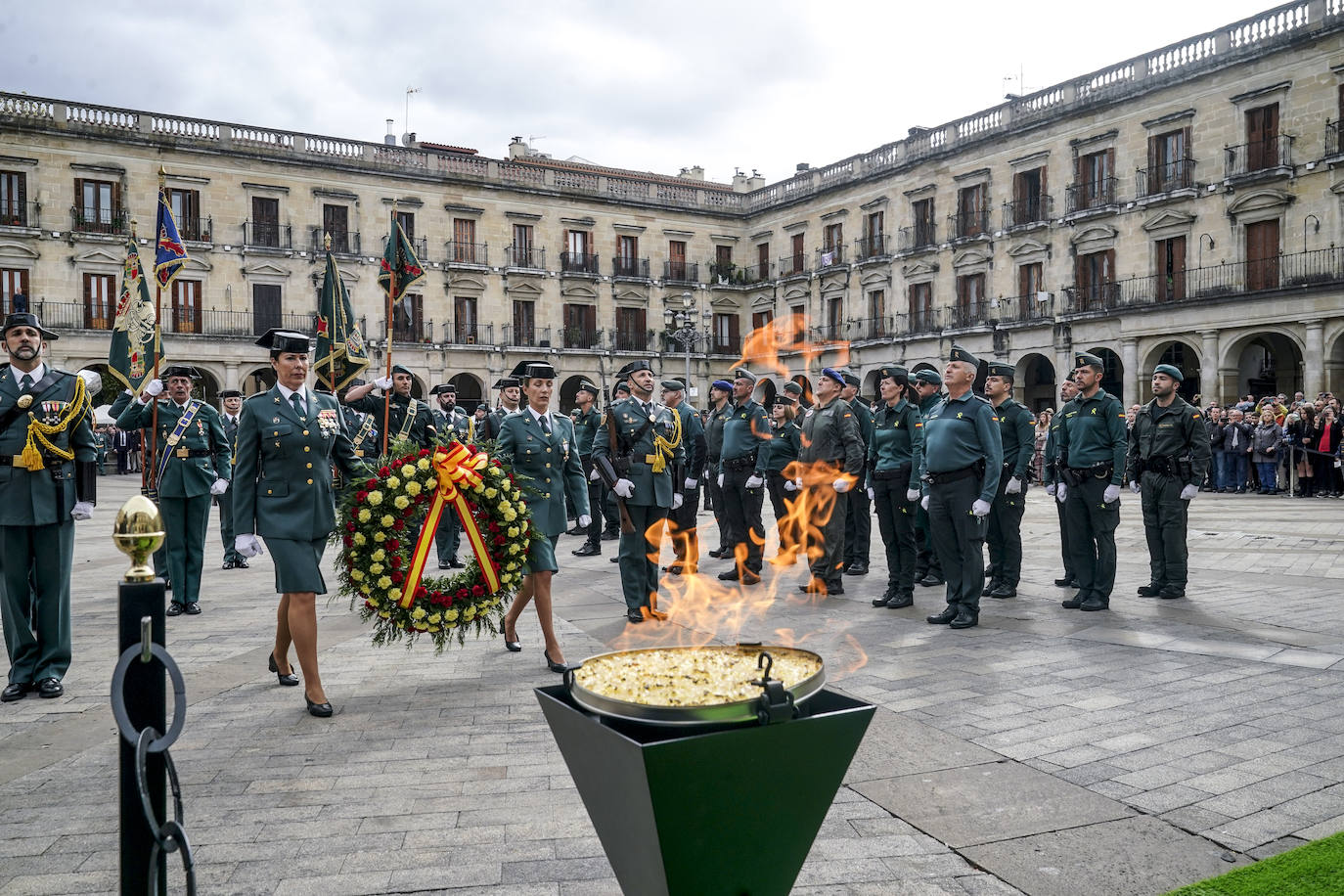 La Guardia Civil celebra el 12 de Octubre en el centro de Vitoria