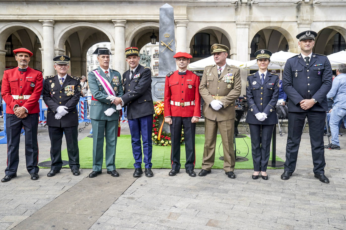 La Guardia Civil celebra el 12 de Octubre en el centro de Vitoria