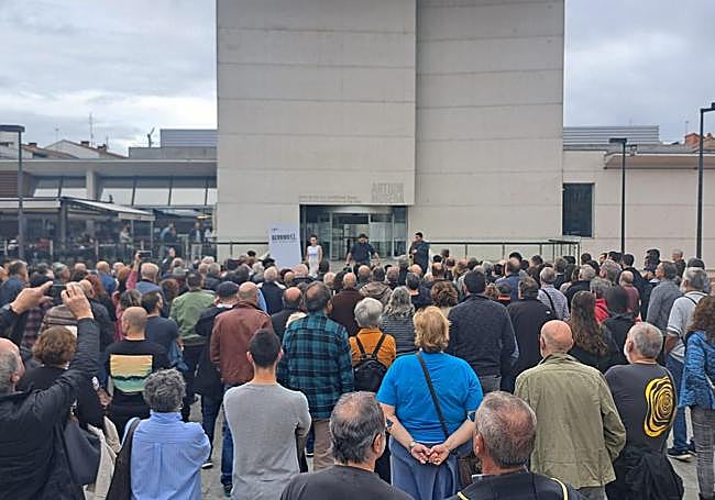 Concentración frente al museol Artium.