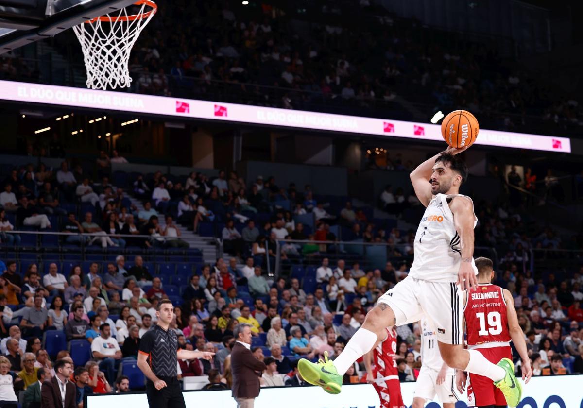 Campazzo busca la canasta del Zaragoza.