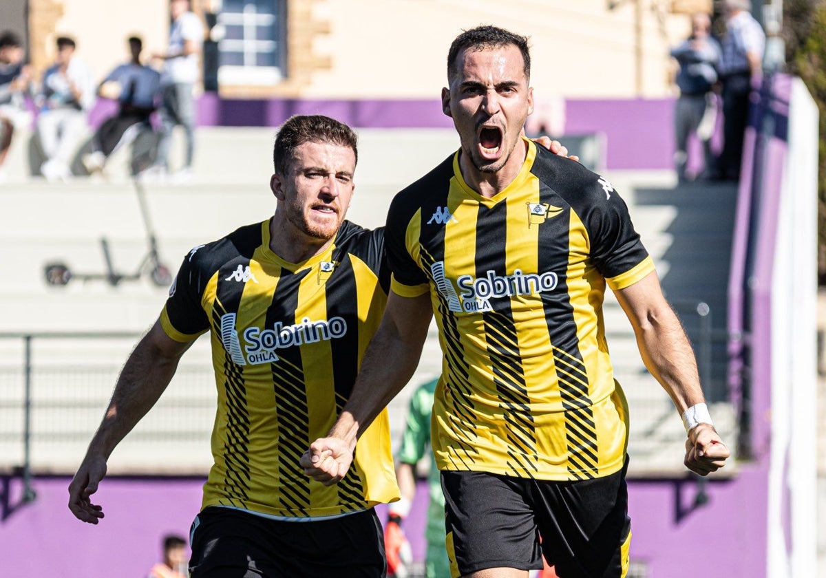 Iñigo Arzuaga y 'Okolo' celebrando el primer gol del Portugalete.