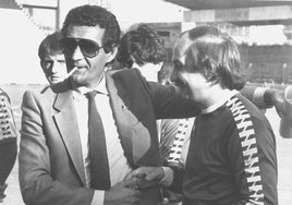 Mané saluda al que fuera presidente albiazul entre 1984 y 1986, Julián Ortiz Gil.