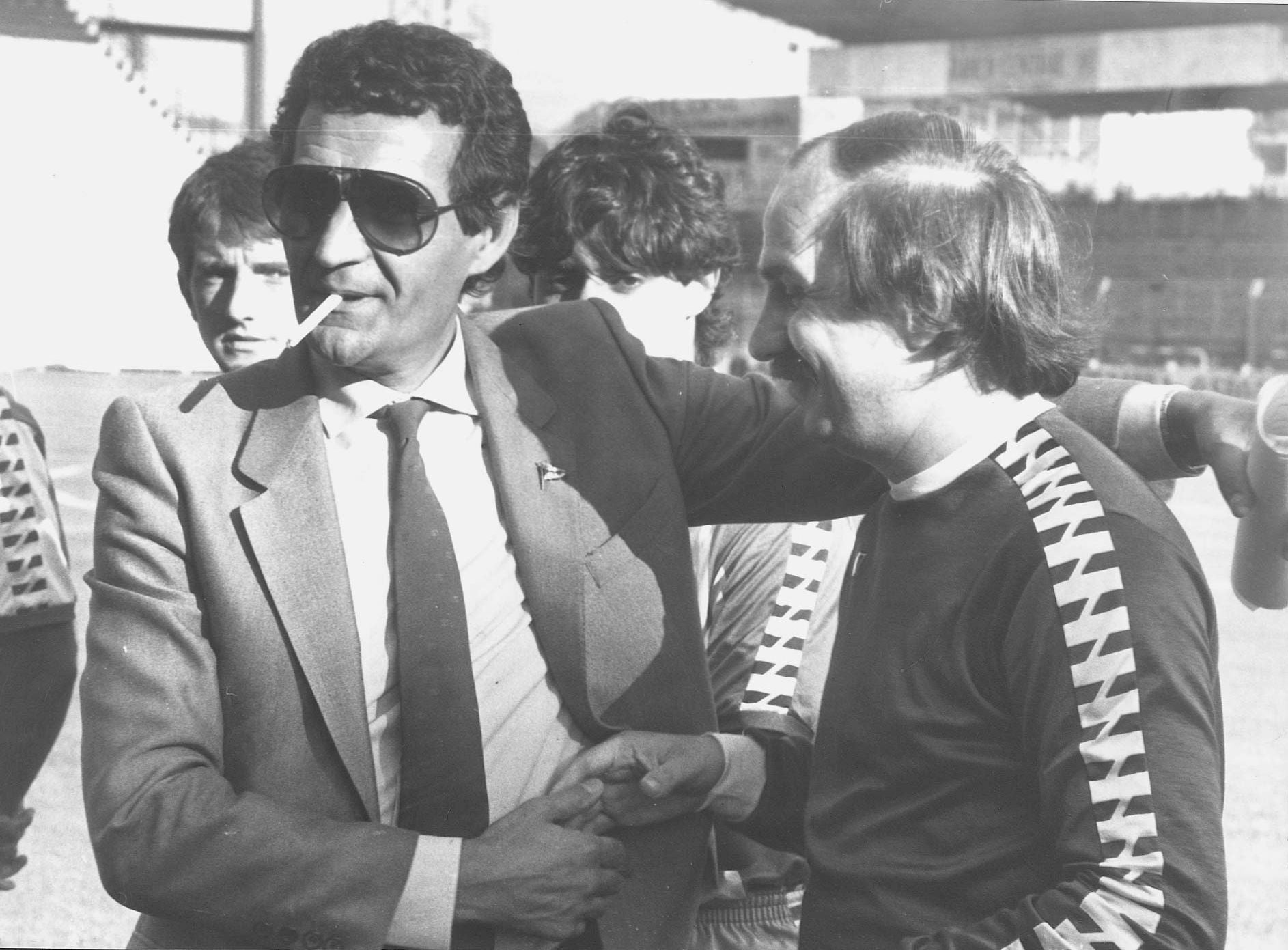 Mané saluda al que fuera presidente albiazul entre 1984 y 1986, Julián Ortiz Gil.