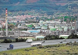 Instalaciones de la refinería de Petronor en la localidad vizcaína de Muskiz.