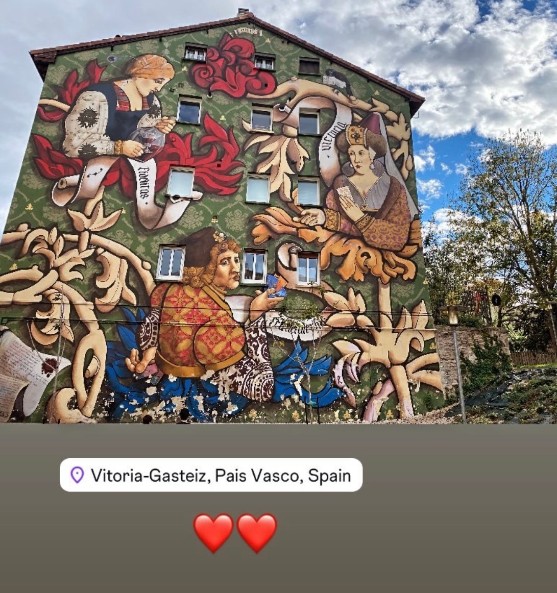 Imagen secundaria 1 - Los jardines de la Catedral Nueva, el mural 'El triunfo de Vitoria' y los pintxos del Kea forman parte del álbum de fotos de la actriz.