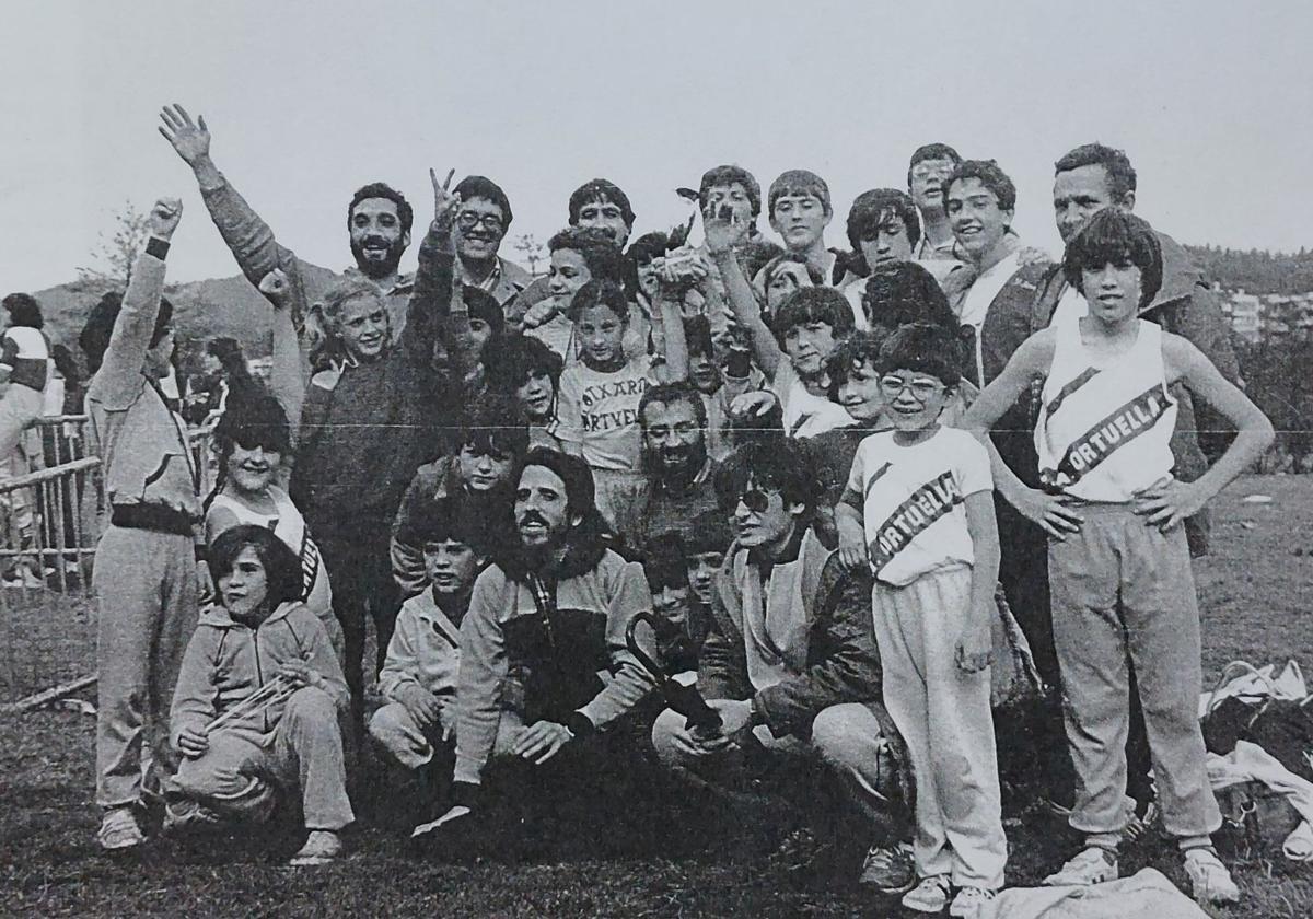 En la década de los 80 Nobel Lado impulsó una gran labor deportiva con los niños de Ortuella, que acabaron logrando varios premios en el territorio.