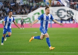 Toni Martínez celebra el primer gol del encuentro contra el Valladolid.