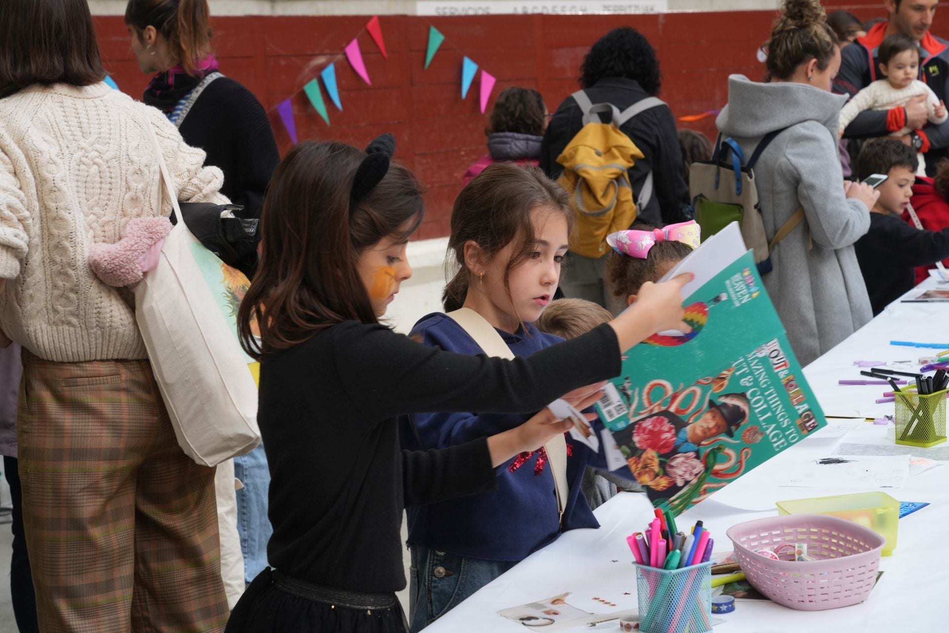 El Mercado del Trueque llena el Iradier con 5.000 libros