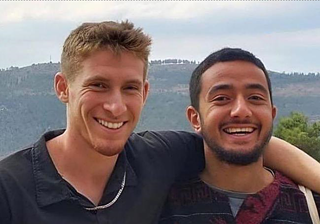 Aner Shapira, a la izquierda, junto a Hersh Goldberg-Polin, uno de sus mejores amigos