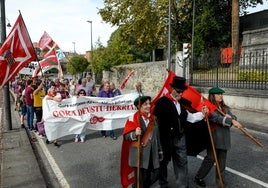 La kalejira ha arrancado desde Begoña hasta Deusto.