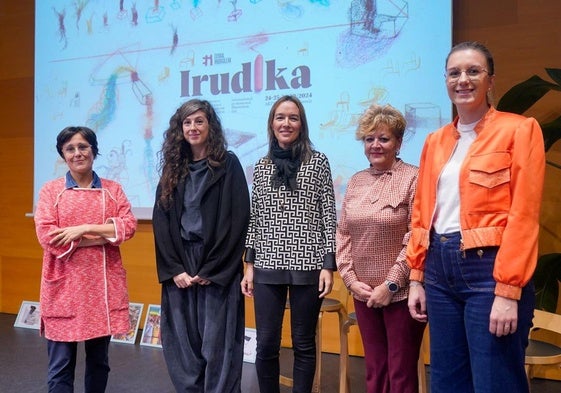 Beatriz Herráez, Elizabeth Pérez, Arantxa Ibáñez de Opacua, Ana del Val y María Nanclares en la presentación del evento.