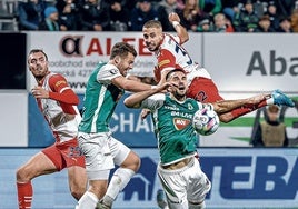 El Slavia Praga viene de ganar al Jablonec a domicilio (1-2) y como líder destacado de la liga checa.