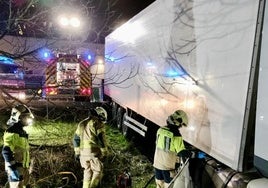 El accidente se produjo anoche en la calle Zorrolleta, en el polígono industrial de Júndiz, en Vitoria.